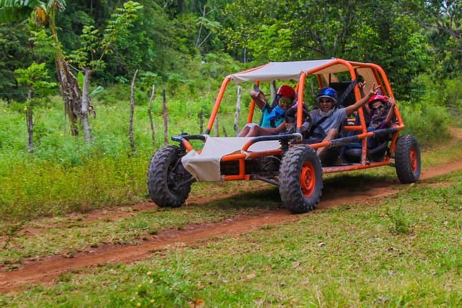 Aventura en Buggies desde Punta Cana: Jungla, Cenote y Playa Macao